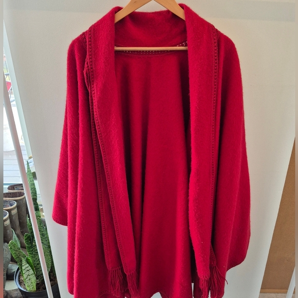 Alpaca Wool Cape In Red, Made In Peru - Picture 5 of 8